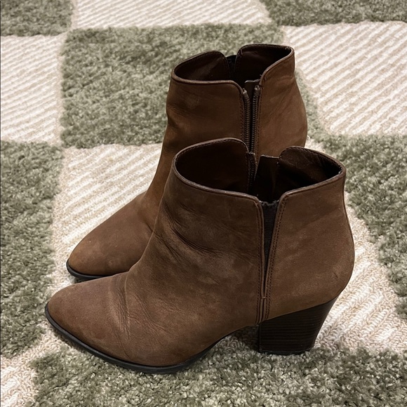 Franco Sarto Heeled Brown Ankle Booties - Size 7 - Picture 2 of 9